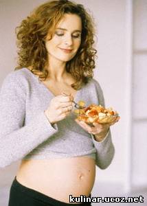 pregnant_woman_eating